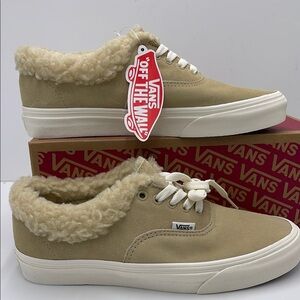 Vans WMNS Tan Fleece-Lined Sneakers Authentic Sherpa
Cozy Hug Mojave Desert